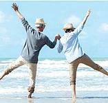 Happy couple at the ocean